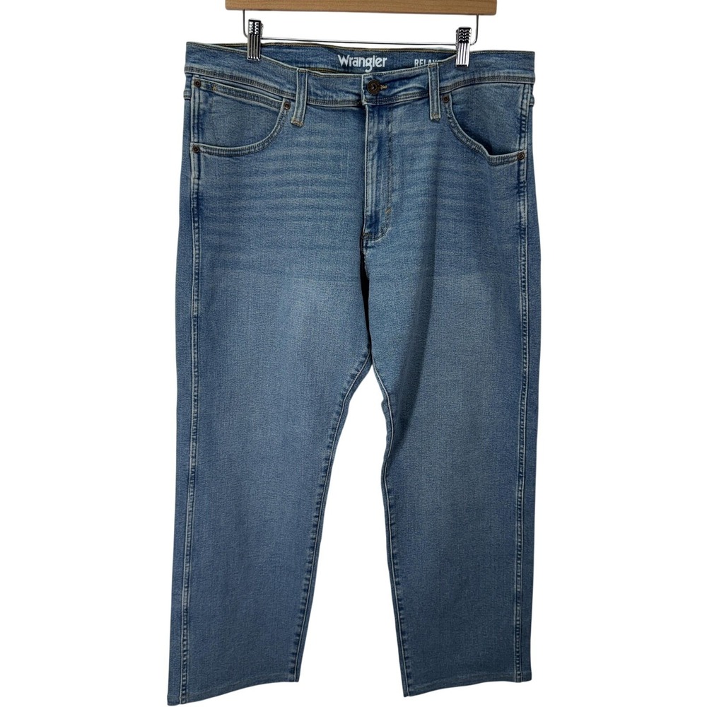 Wrangler Relaxed Fit Jeans Mens 36x28 Medium Wash Blue Straight Stretch Denim